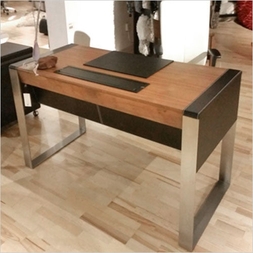 https://www.scandesign.com/cdn/shop/products/1315-MONARCH-sm-desk-rm_600x.jpg?v=1566248391